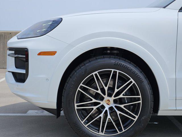 new 2025 Porsche Cayenne car, priced at $112,095