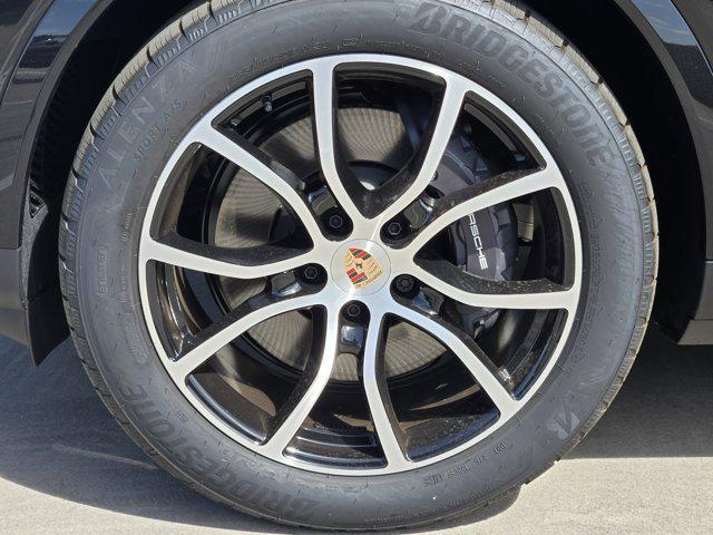 new 2025 Porsche Cayenne car, priced at $102,415