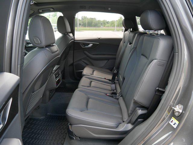 new 2025 Audi Q7 car, priced at $70,451
