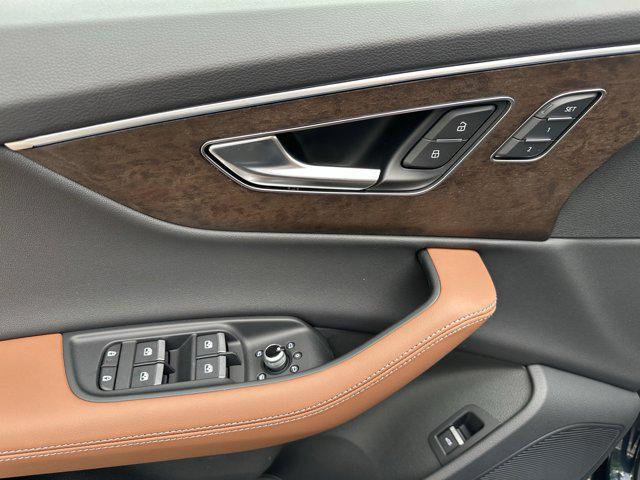 new 2025 Audi Q7 car, priced at $69,870