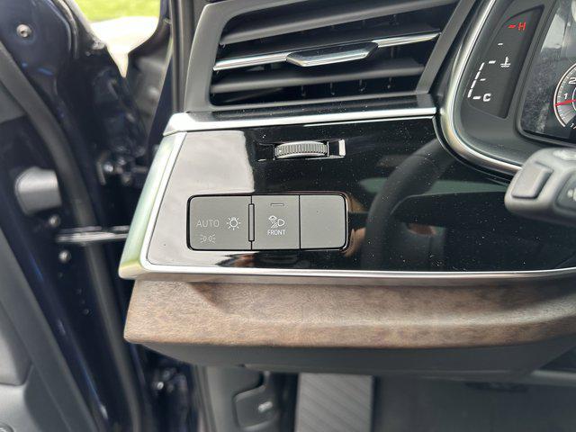 new 2025 Audi Q7 car, priced at $69,870