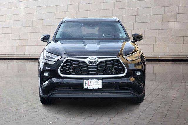 used 2022 Toyota Highlander car, priced at $32,995