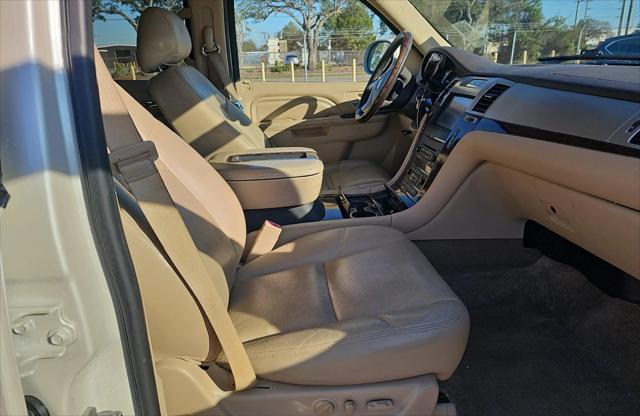 used 2013 Cadillac Escalade ESV car, priced at $15,995