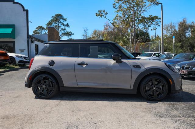 used 2022 MINI Hardtop car, priced at $18,995