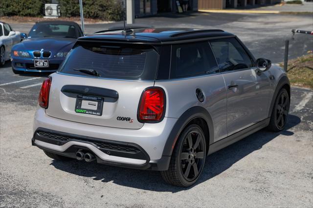 used 2022 MINI Hardtop car, priced at $18,995