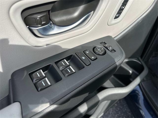 new 2025 Honda Pilot car, priced at $45,677