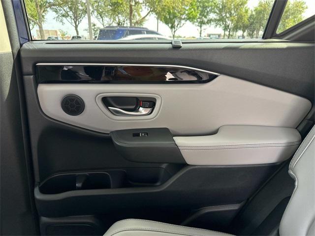 new 2025 Honda Pilot car, priced at $45,677