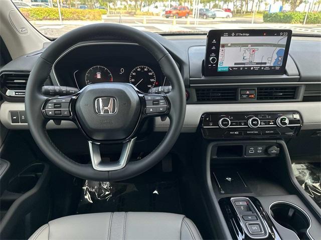 new 2025 Honda Pilot car, priced at $45,677