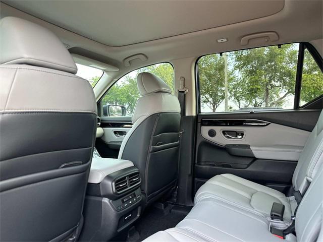 new 2025 Honda Pilot car, priced at $45,677