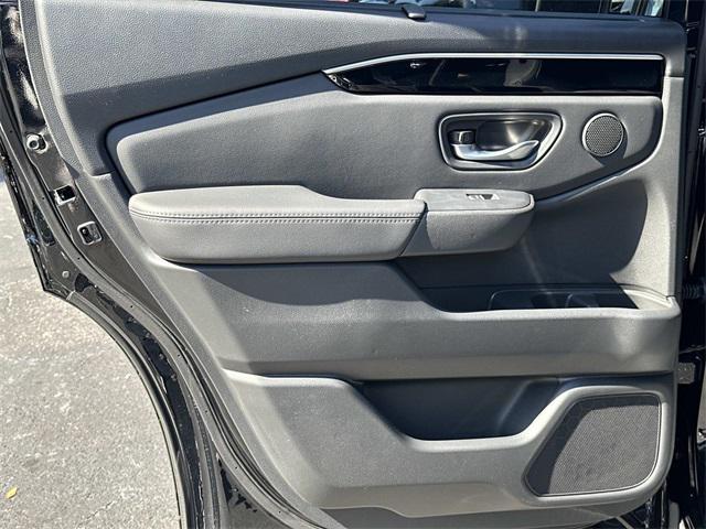 new 2025 Honda Pilot car, priced at $46,721