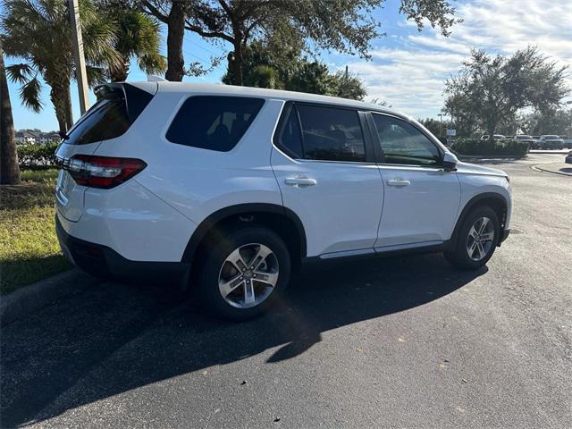 new 2025 Honda Pilot car, priced at $45,262