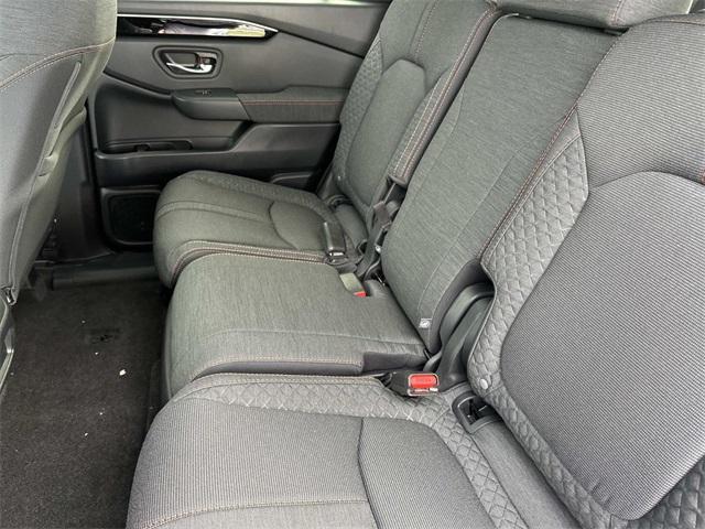 new 2025 Honda Pilot car, priced at $40,155