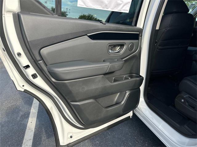 new 2025 Honda Pilot car, priced at $47,567