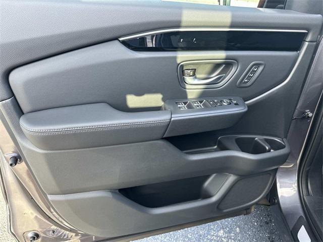 new 2025 Honda Pilot car, priced at $43,211
