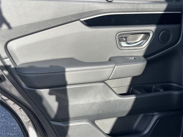 new 2025 Honda Pilot car, priced at $43,211