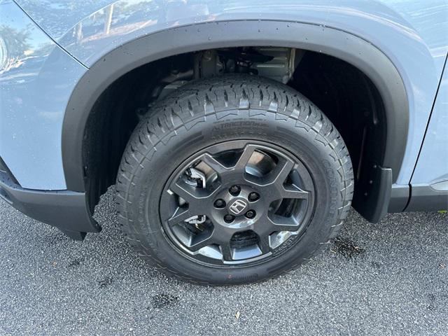 new 2025 Honda Pilot car, priced at $48,975