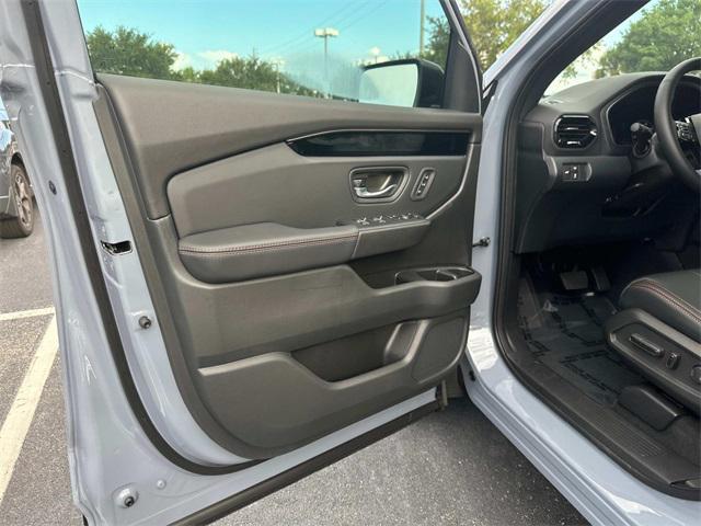 new 2025 Honda Pilot car, priced at $48,615