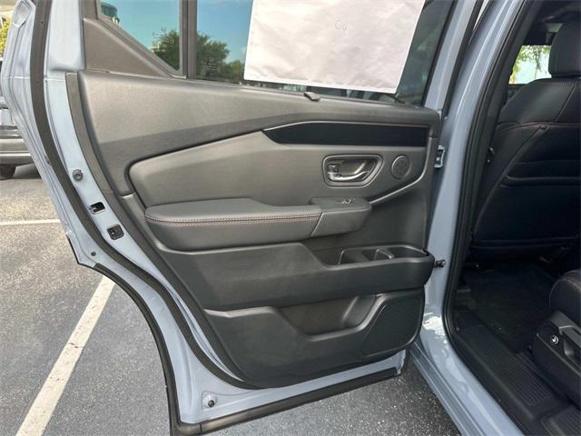 new 2025 Honda Pilot car, priced at $48,615