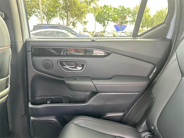new 2025 Honda Pilot car, priced at $48,615