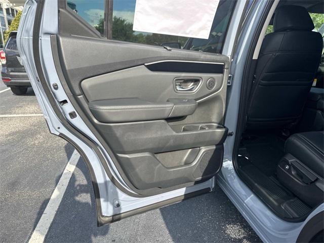 new 2025 Honda Pilot car, priced at $49,518