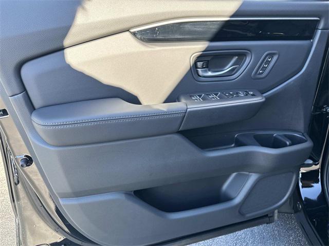 new 2025 Honda Pilot car, priced at $47,673