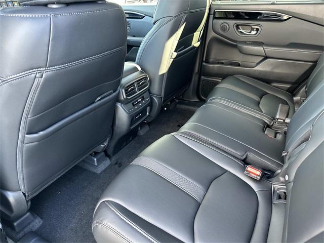 new 2025 Honda Pilot car, priced at $47,673