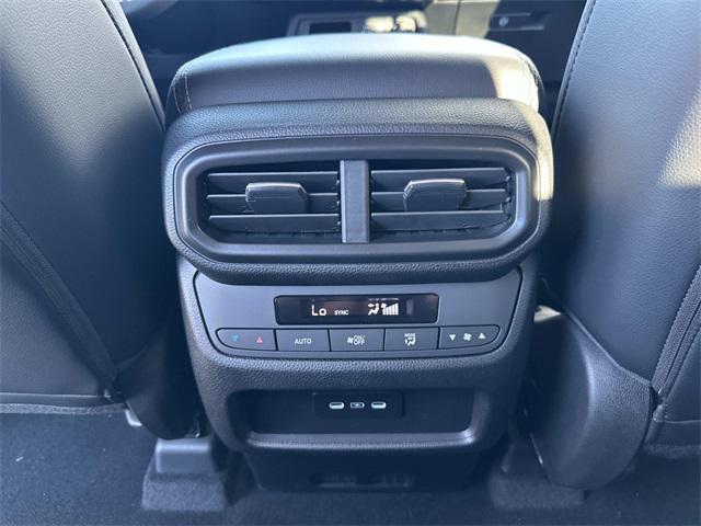 new 2025 Honda Pilot car, priced at $47,673
