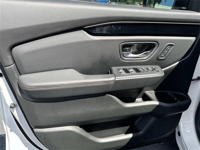 used 2025 Honda Pilot car, priced at $43,200