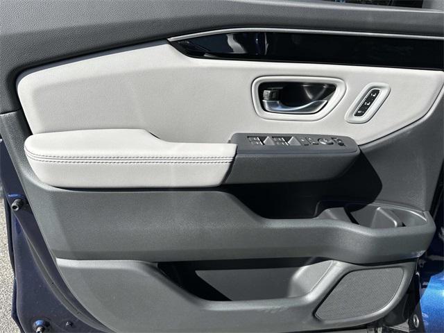 new 2025 Honda Pilot car, priced at $43,146