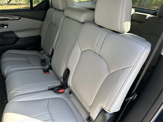 new 2025 Honda Pilot car, priced at $43,146