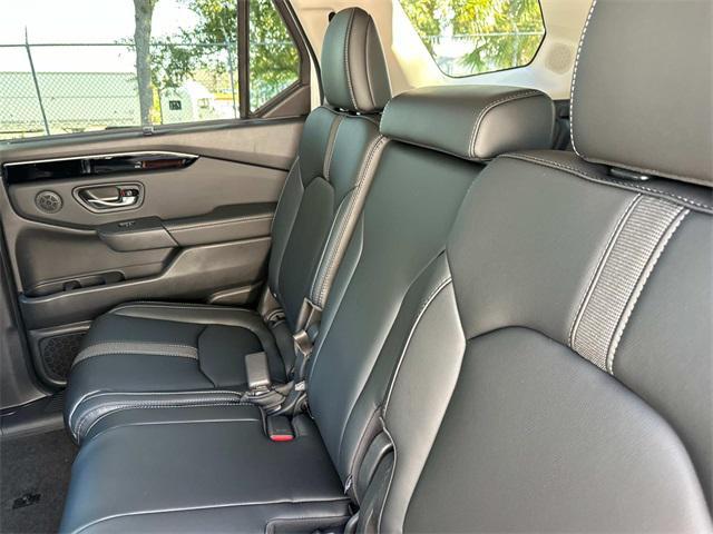 new 2025 Honda Pilot car, priced at $47,567