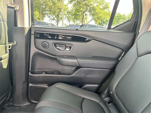 new 2025 Honda Pilot car, priced at $48,300