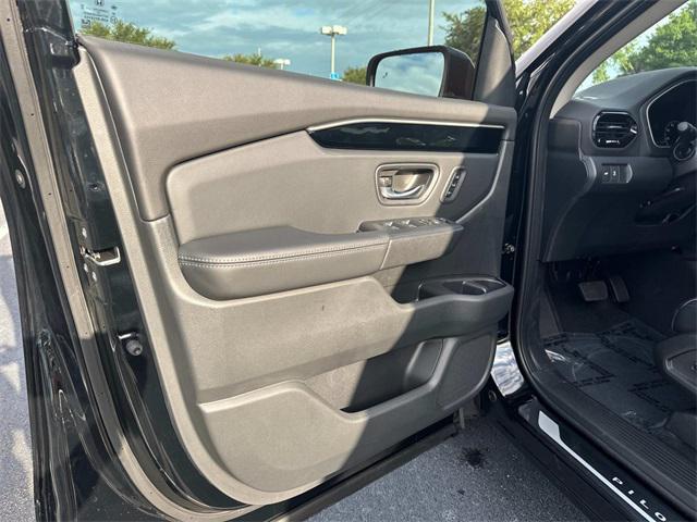 new 2025 Honda Pilot car, priced at $48,300