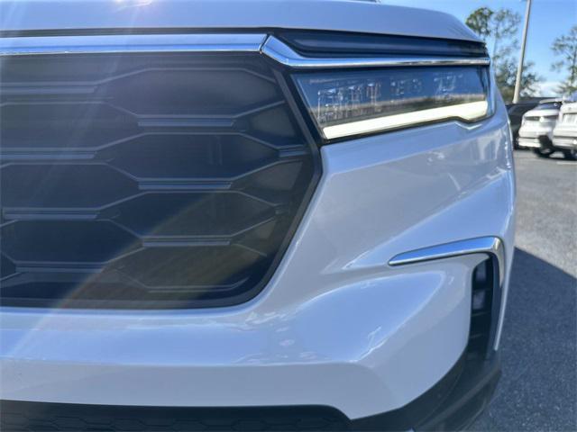 new 2025 Honda Pilot car, priced at $45,620