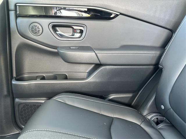 new 2025 Honda Pilot car, priced at $45,620