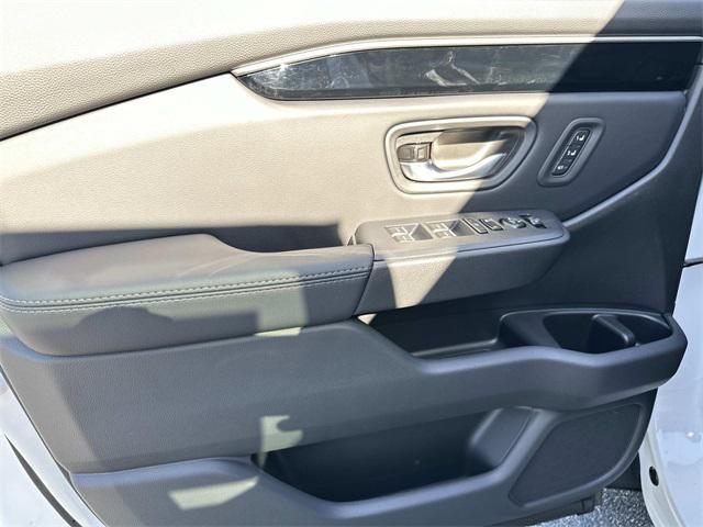 new 2025 Honda Pilot car, priced at $45,620