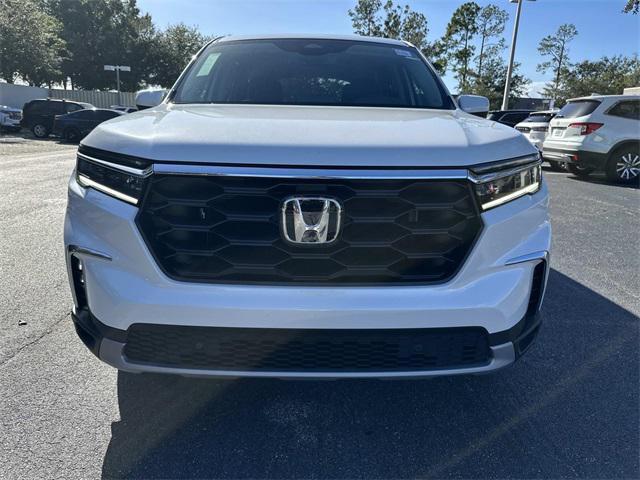 new 2025 Honda Pilot car, priced at $45,620