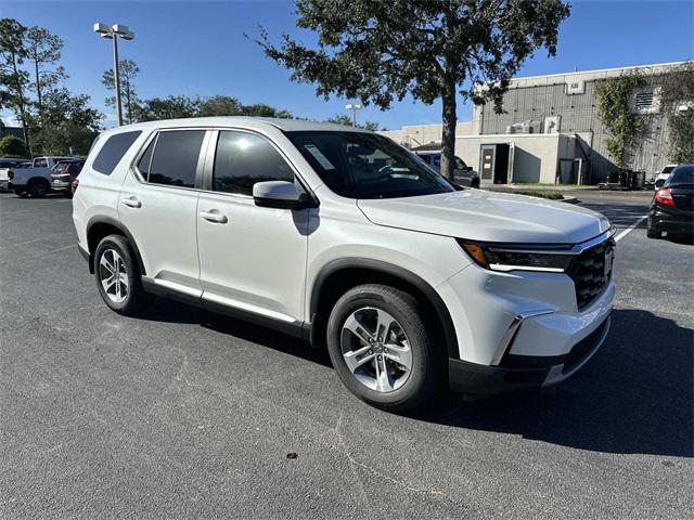 new 2025 Honda Pilot car, priced at $45,620