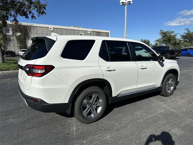new 2025 Honda Pilot car, priced at $45,620