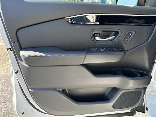 new 2025 Honda Pilot car, priced at $41,590