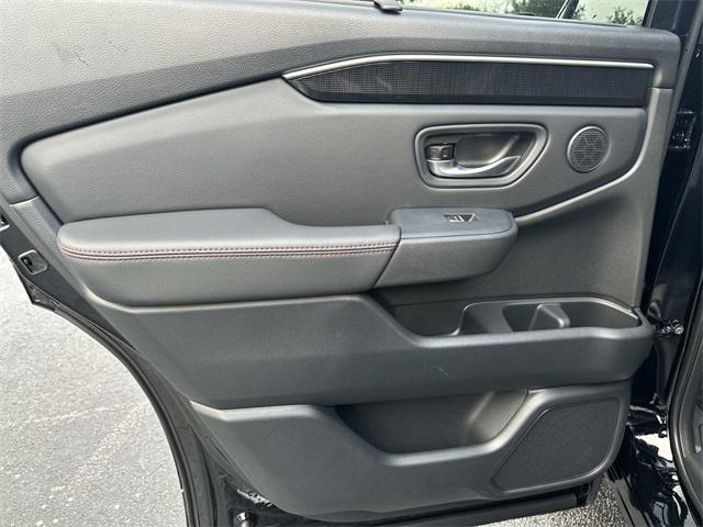 new 2025 Honda Pilot car, priced at $52,025