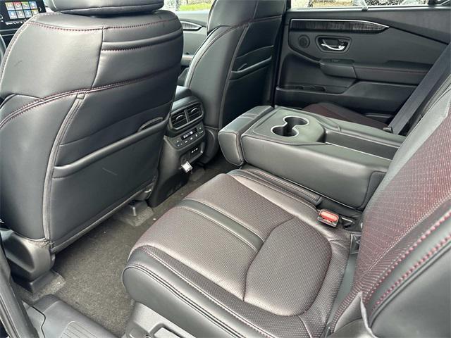 new 2025 Honda Pilot car, priced at $52,025