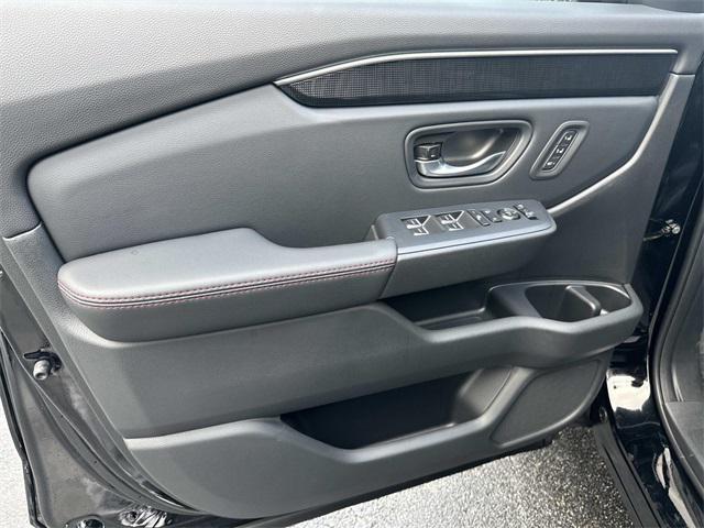 new 2025 Honda Pilot car, priced at $52,025