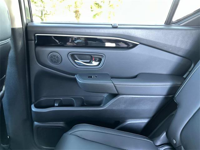 new 2025 Honda Pilot car, priced at $42,618