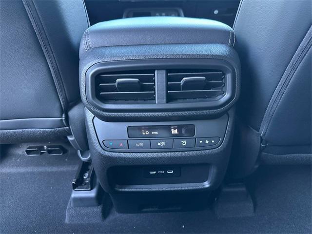 new 2025 Honda Pilot car, priced at $42,618