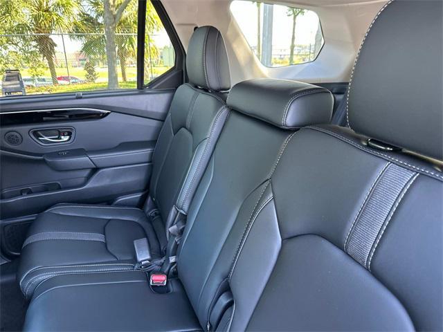 new 2025 Honda Pilot car, priced at $42,618
