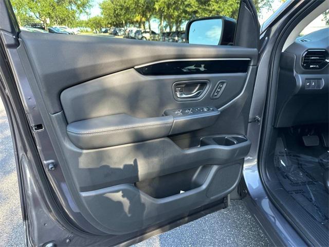 new 2025 Honda Pilot car, priced at $42,618
