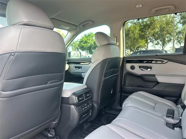 new 2025 Honda Pilot car, priced at $42,659