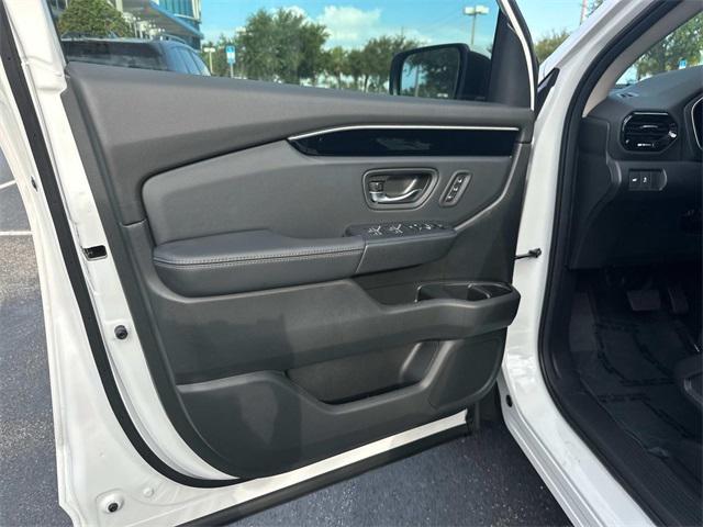 new 2025 Honda Pilot car, priced at $46,104