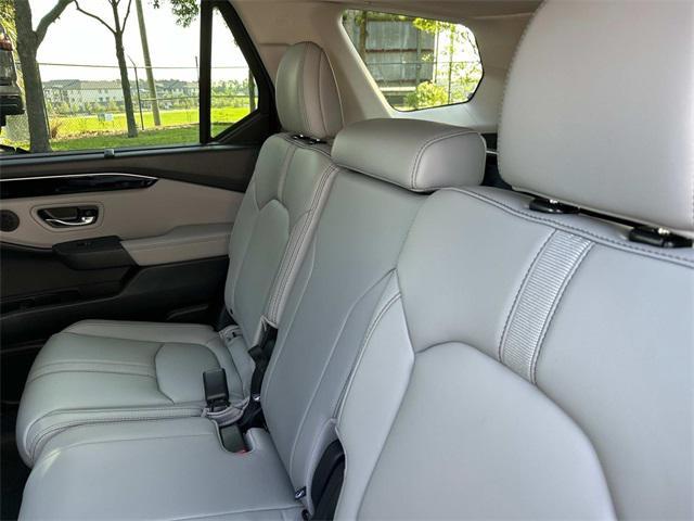 new 2025 Honda Pilot car, priced at $43,166
